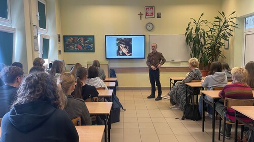 Prof. Adam Tylicki z wykładem w III LO w Białymstoku