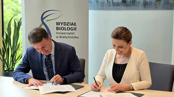 Podpisanie umowy z X LO. Fot. Marek Bartoszewicz