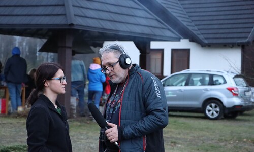 Anna Winiewicz udziela wywiadu Andrzejowi Petelowi petelskiemu na temat KNB